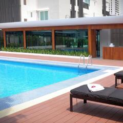 Отель Thonglor 21 Residence By Bliston Бангкок бассейн