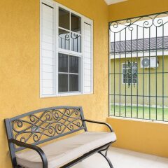 Отель Ocho Rios Beach House at Dax Hall Очо-Риос балкон