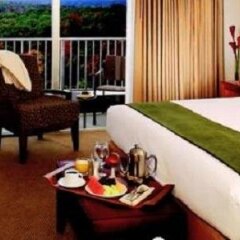 Отель Eaglewood Resort & Spa в номере