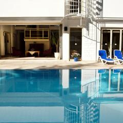 Отель Villa Adora Beach бассейн фото 2
