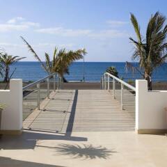 Отель R2 Bahía Playa Design Hotel & Spa Wellness - Adults Only Испания, Тарахалехо - отзывы, цены и фото номеров - забронировать отель R2 Bahía Playa Design Hotel & Spa Wellness - Adults Only онлайн бассейн фото 3