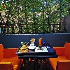 Отель Galleria 10 Sukhumvit Bangkok by Compass Hospitality балкон