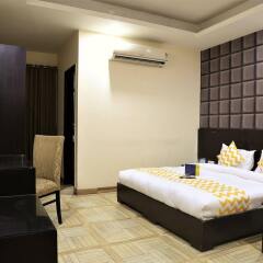 Отель FabHotel Aksh Palace Golf Course Road комната для гостей