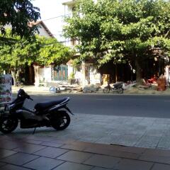 Отель Golden Sunbeam Homestay (Tia Nắng Vàng) Хойан парковка