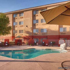 Отель Fairfield Inn & Suites by Marriott Albuquerque Airport бассейн фото 2