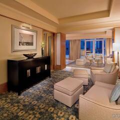 Отель The Ritz-Carlton, Dubai International Financial Centre ОАЭ, Дубай - 8 отзывов об отеле, цены и фото номеров - забронировать отель The Ritz-Carlton, Dubai International Financial Centre онлайн комната для гостей фото 2