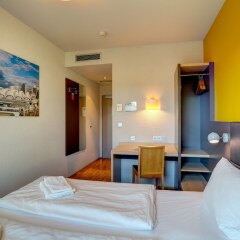 MEININGER Hotel Frankfurt/Main Messe сейф в номере