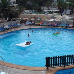 Отель Alua Hawaii Ibiza Испания, Сан-Антони-де-Портмань - отзывы, цены и фото номеров - забронировать отель Alua Hawaii Ibiza онлайн спортивное сооружение