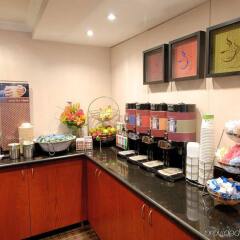 Отель Hampton Inn and Suites by Hilton, Downtown Vancouver Канада, Ванкувер - отзывы, цены и фото номеров - забронировать отель Hampton Inn and Suites by Hilton, Downtown Vancouver онлайн питание