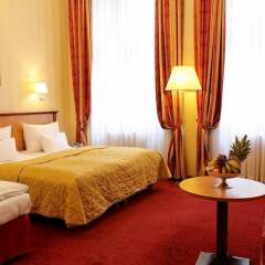 Отель Opera Suites комната для гостей фото 9