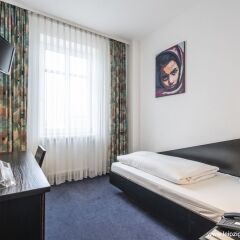 Отель Centro Hotel Vier Jahreszeiten Германия, Лейпциг - 2 отзыва об отеле, цены и фото номеров - забронировать отель Centro Hotel Vier Jahreszeiten онлайн комната для гостей фото 4