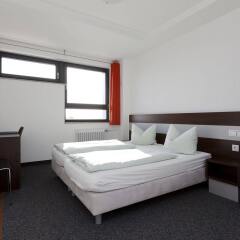 Отель DJH City-Hostel Köln-Riehl Германия, Кёльн - отзывы, цены и фото номеров - забронировать отель DJH City-Hostel Köln-Riehl онлайн комната для гостей фото 5
