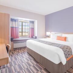 Отель Microtel Inn & Suites by Wyndham Cuauhtemoc комната для гостей фото 5