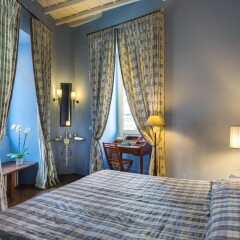 Отель Casa Howard Guest House Rome (Capo Le Case) сейф в номере