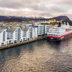 Отель Quality Hotel Ålesund Норвегия, Олесунн - 1 отзыв об отеле, цены и фото номеров - забронировать отель Quality Hotel Ålesund онлайн городской автобус