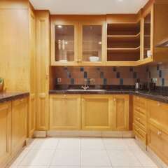 Отель Newly Furnished Family Home Near Burj Khalifa! Дубай в номере