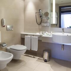 Отель NH Collection Milano President 5* Улучшенный номер с различными типами кроватей фото 5