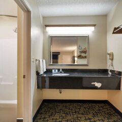 Отель Rodeway Inn Meridian ванная фото 2
