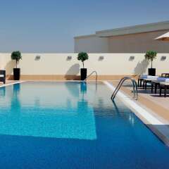 Avani Deira Dubai Hotel бассейн фото 3