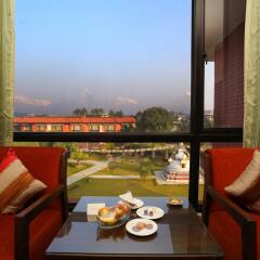 Отель Pokhara Grande Непал, Покхара - отзывы, цены и фото номеров - забронировать отель Pokhara Grande онлайн балкон