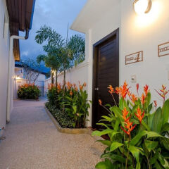 Отель Anchan Private Pool Villas