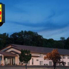 Отель Super 8 by Wyndham Algona парковка