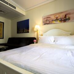Апартаменты Iconic Apartment with Balcony комната для гостей фото 3