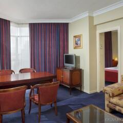 Отель Canopy by Hilton Madrid Castellana Испания, Мадрид - 9 отзывов об отеле, цены и фото номеров - забронировать отель Canopy by Hilton Madrid Castellana онлайн комната для гостей фото 2