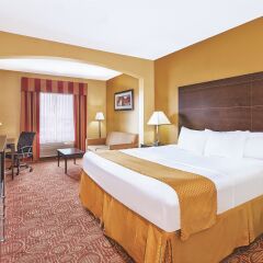 Отель La Quinta Inn & Suites Columbus West - Hilliard комната для гостей фото 3