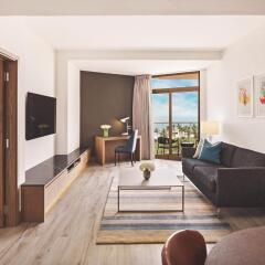 JA Beach Hotel комната для гостей
