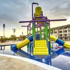 Отель Breezes Grand Resort and Spa детские мероприятия фото 2