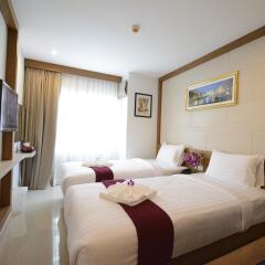 Expat Hotel Patong Center 3* Номер Делюкс с различными типами кроватей фото 3