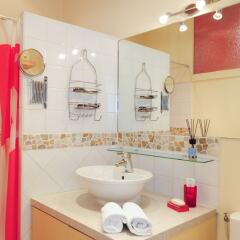 Отель Mini Suite Miro Five Stars Holiday House Франция, Ницца - отзывы, цены и фото номеров - забронировать отель Mini Suite Miro Five Stars Holiday House онлайн ванная