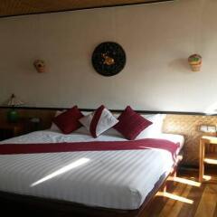 Отель Palace Nyaung Shwe Guest House Мьянма, Хехо - отзывы, цены и фото номеров - забронировать отель Palace Nyaung Shwe Guest House онлайн комната для гостей
