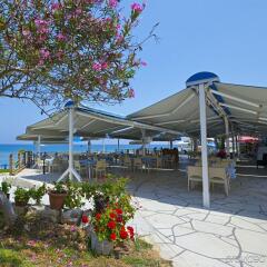Апартаменты Myroandrou Beach Apartments гостиничный бар