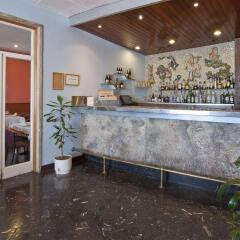 Отель Apartamentos Montserrat Abat Marcet гостиничный бар
