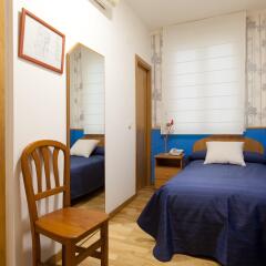 Отель Hostal Montaloya комната для гостей