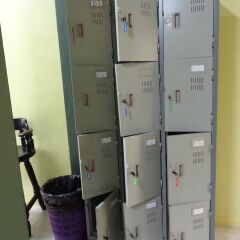 Lanta Hugs and Hostel Ланта сейф в номере