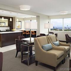 Отель Sheraton Cavalier Calgary Hotel Канада, Калгари - отзывы, цены и фото номеров - забронировать отель Sheraton Cavalier Calgary Hotel онлайн гостиничный бар