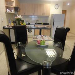 Oasis Court Hotel Apartments в номере фото 2
