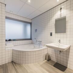 Отель Urban Lodge Hotel Нидерланды, Амстердам - отзывы, цены и фото номеров - забронировать отель Urban Lodge Hotel онлайн ванная фото 2