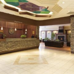 Отель Days Inn by Wyndham Calgary South Канада, Калгари - отзывы, цены и фото номеров - забронировать отель Days Inn by Wyndham Calgary South онлайн интерьер отеля
