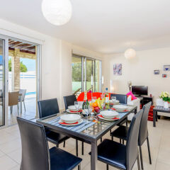 Отель Konnos Beach Villa 3 в номере фото 2