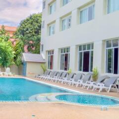Crown Pattaya Beach Hotel бассейн