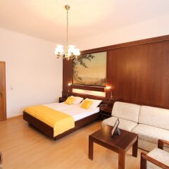 Апартаменты CheckVienna Edelhof Apartments комната для гостей фото 9