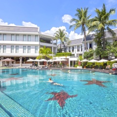 Отель Sawaddi Patong Resort & Spa бассейн