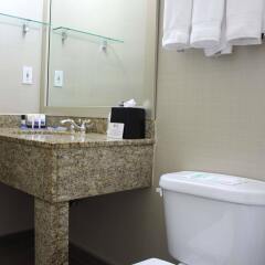 Отель Best Western Plus Uptown Hotel Канада, Ванкувер - отзывы, цены и фото номеров - забронировать отель Best Western Plus Uptown Hotel онлайн ванная