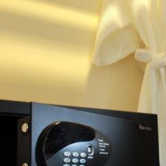 Hotel Mermaid Bangkok Бангкок сейф в номере