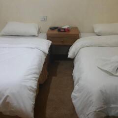 Al-Houriat Hotel комната для гостей
