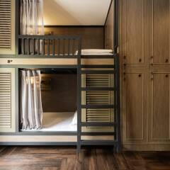 Warm Window Silom - Hostel Бангкок сейф в номере